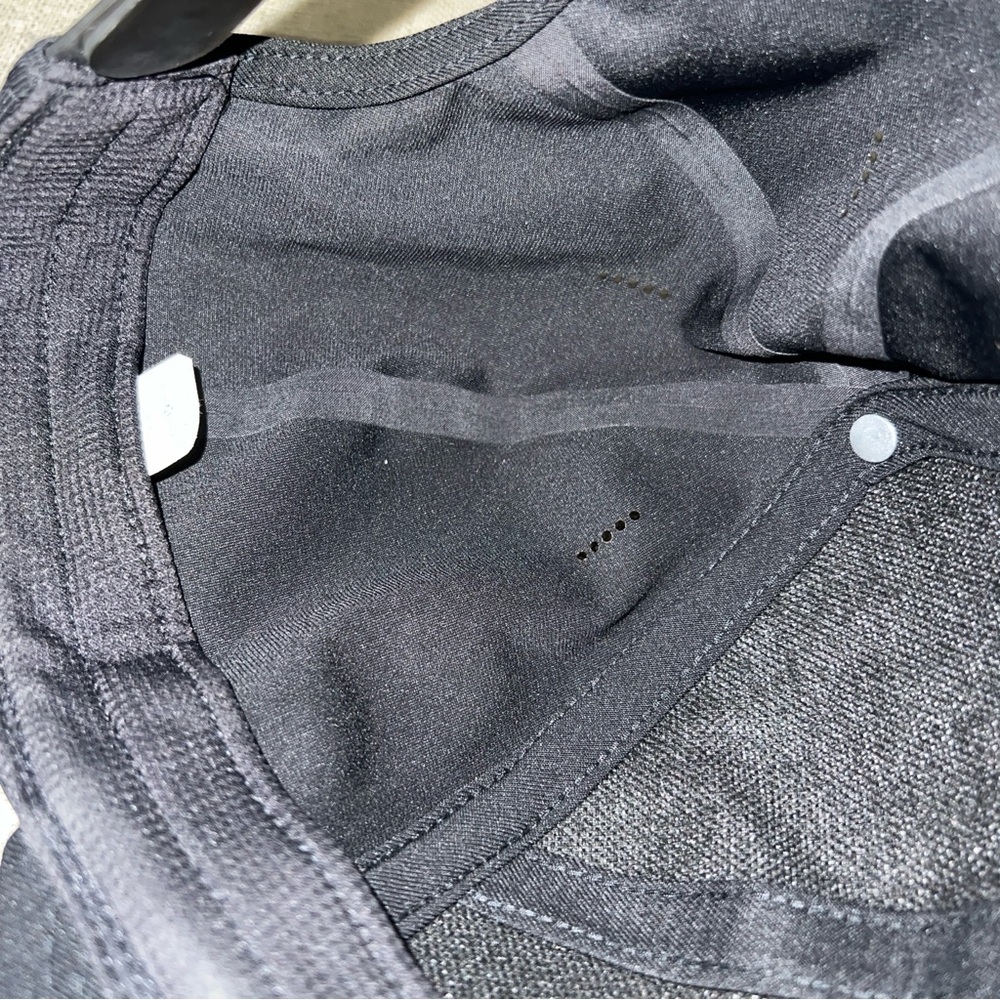 Lululemon Seawheeze 2015 Commemorative
Adjustable Cap - Picture 8 of 10